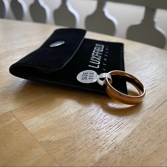 Men’s Rose Gold Tungsten Ring - Picture 3 of 5